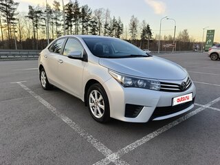 2013 Toyota Corolla XI (E160, E170, E180), серебристый, 950000 рублей, вид 3