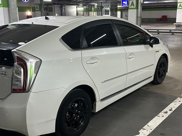 2012 Toyota Prius III Рестайлинг (XW30), белый, 1320000 рублей - вид 3