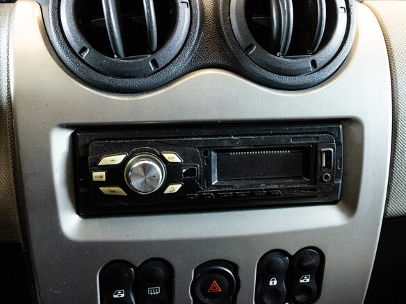 2011 Renault Logan I Рестайлинг, бежевый - вид 12