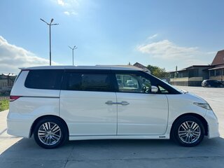 2005 Honda Elysion I, белый, 1850000 рублей, вид 4