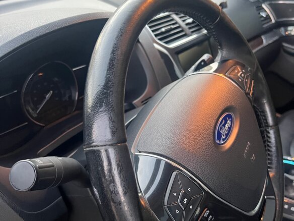 2016 Ford Explorer V Рестайлинг, белый, 2700000 рублей - вид 11