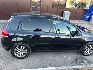 2012 Volkswagen Golf VI, чёрный, 980000 рублей, вид 2