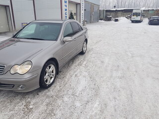 2004 Mercedes-Benz C-Класс 200 II (W203) Рестайлинг, бежевый, 800000 рублей, вид 1