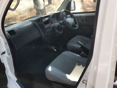 2017 Toyota TownAce, белый, 1999000 рублей, вид 5