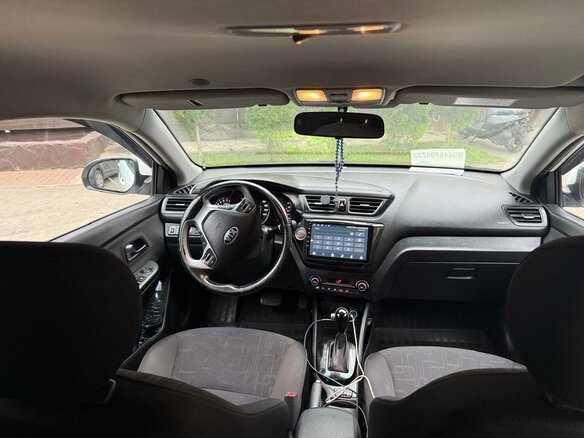 2015 Kia Rio III Рестайлинг, белый, 980000 рублей - вид 8