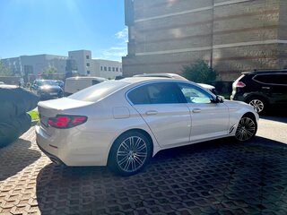 2020 BMW 5 серии 520d VII (G30/G31/G38) Рестайлинг, белый, 3690000 рублей, вид 3