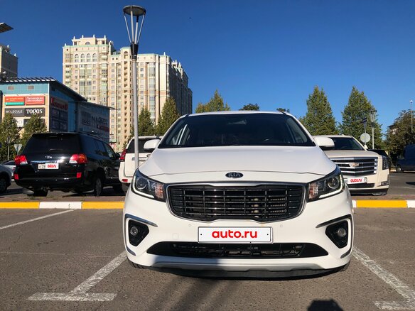 2018 Kia Carnival III, белый, 2550000 рублей - вид 1