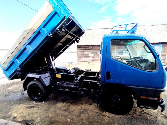 1995 Fuso (Mitsubishi) Canter, синий, 2200000 рублей - вид 11
