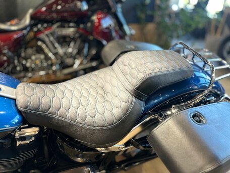 2018 Harley-Davidson Fat Boy, синий, 2400000 рублей, вид 4