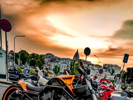 2010 Harley-Davidson V-Rod, оранжевый, 5000000 рублей, вид 1