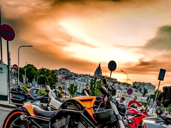 2010 Harley-Davidson V-Rod, оранжевый, 5000000 рублей