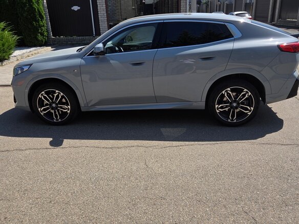 2024 BMW X2 sDrive25i II (U10), серый, 5070000 рублей - вид 3
