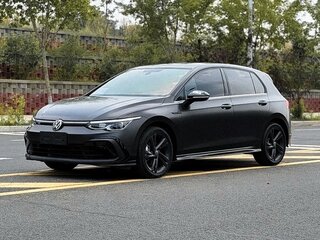 2023 Volkswagen Golf VIII, серый, 1925000 рублей, вид 3