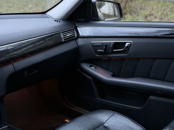 2009 Mercedes-Benz E-Класс 350 IV (W212, S212, C207), чёрный, 1310000 рублей - вид 17
