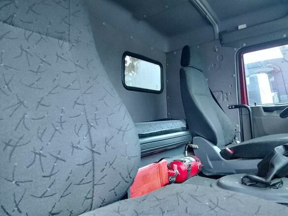 2023 КамАЗ 65201, красный, 2161900 рублей - вид 10