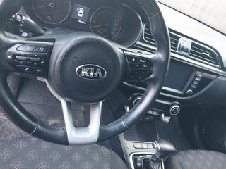 2018 Kia Rio IV, чёрный, 1222222 рублей, вид 4