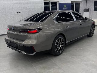 2025 BMW 7 серии 740i xDrive VII (G70), серый, 16500000 рублей, вид 4