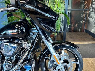 2024 Harley-Davidson Street Glide, чёрный, 3550000 рублей, вид 4