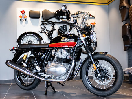 2025 Royal Enfield Interceptor, чёрный, 699000 рублей, вид 3
