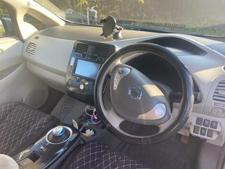 2011 Nissan Leaf I (ZE0/AZE0), серебристый, 650000 рублей, вид 5