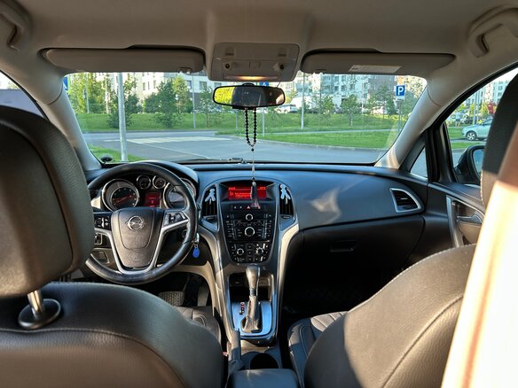 2013 Opel Astra J Рестайлинг, чёрный, 730000 рублей - вид 7