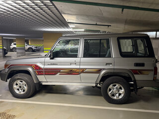 2016 Toyota Land Cruiser 76 70 Series Рестайлинг 1, серый, 12500000 рублей, вид 4