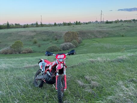 2024 Regulmoto Holeshot, красный, 205000 рублей, вид 1
