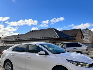 2022 Kia Cerato IV Рестайлинг, белый, 2700000 рублей, вид 4