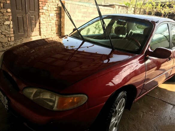 1996 Ford Escort (North America) III, красный - вид 6