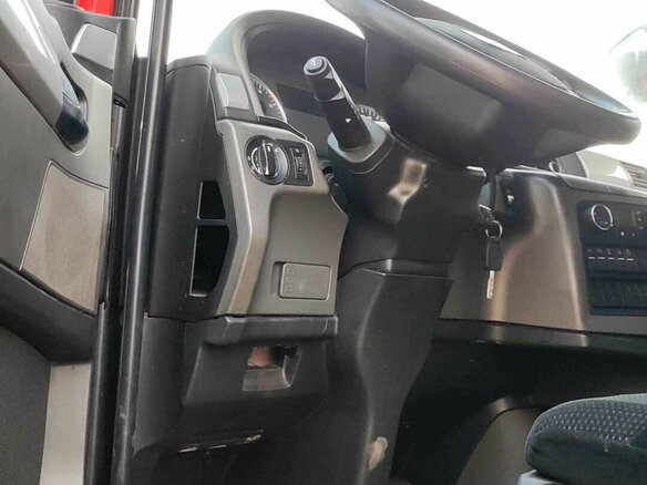 2012 MAN TGX, красный, 2800000 рублей - вид 10