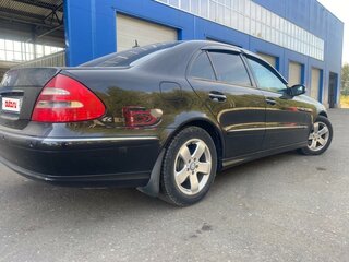 2004 Mercedes-Benz E-Класс 200 III (W211, S211), чёрный, 950000 рублей, вид 4