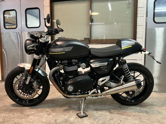 2022 Triumph Speed Twin, чёрный, 1599000 рублей