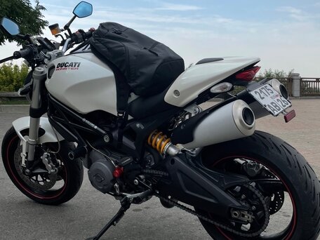 2009 Ducati Monster 696, белый, 450000 рублей, вид 1