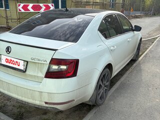 2017 Skoda Octavia III (A7) Рестайлинг, белый, 1500000 рублей, вид 4