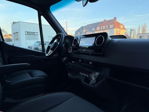 2026 Mercedes-Benz Sprinter, белый - вид 17