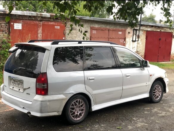 1998 Mitsubishi Chariot III, белый, 160000 рублей - вид 5