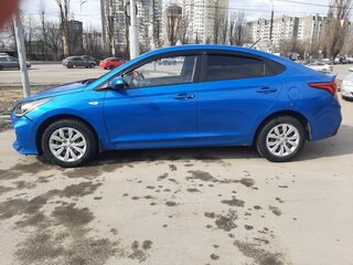 2018 Hyundai Solaris II, синий, 1400000 рублей, вид 1