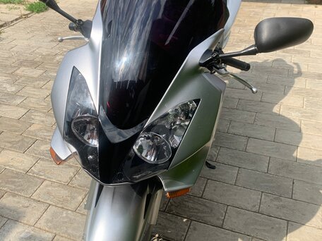 2005 Honda VFR 800, серебристый, 580000 рублей, вид 3