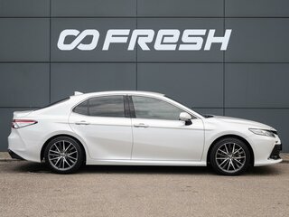2021 Toyota Camry VIII (XV70) Рестайлинг, белый, 4400000 рублей, вид 5