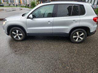 2010 Volkswagen Tiguan I, серебристый, 750000 рублей, вид 4