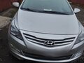 2016 Hyundai Solaris I Рестайлинг, серебристый, 650000 рублей - вид 2