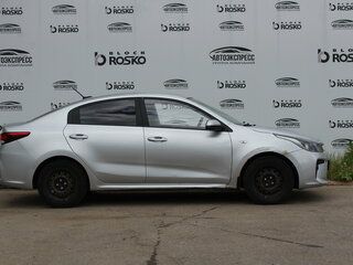 2020 Kia Rio IV, серебристый, 860000 рублей, вид 4
