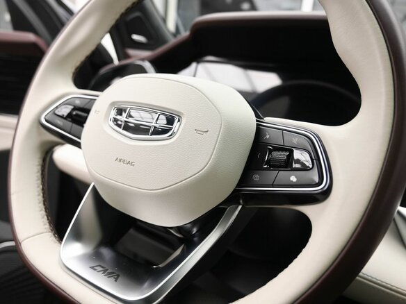 2023 Geely Monjaro I, серый, 3005000 рублей - вид 12