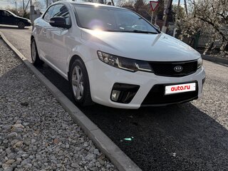 2010 Kia Cerato Koup II, белый, 980000 рублей, вид 4