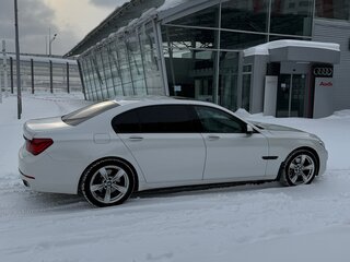 2013 BMW 7 серии Long 740Li xDrive V (F01/F02/F04) Рестайлинг, белый, 2490000 рублей, вид 2