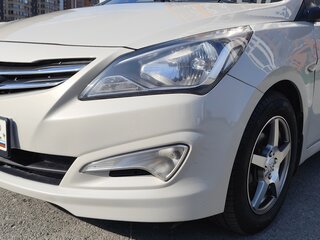 2015 Hyundai Solaris I Рестайлинг, бежевый, 790000 рублей, вид 3