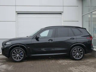 2026 BMW X5 M60i IV (G05/G18) Рестайлинг, чёрный, 65000000 рублей, вид 5