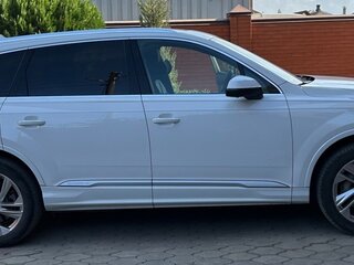 2020 Audi Q7 45 TFSI II (4M) Рестайлинг, белый, 5100000 рублей, вид 3