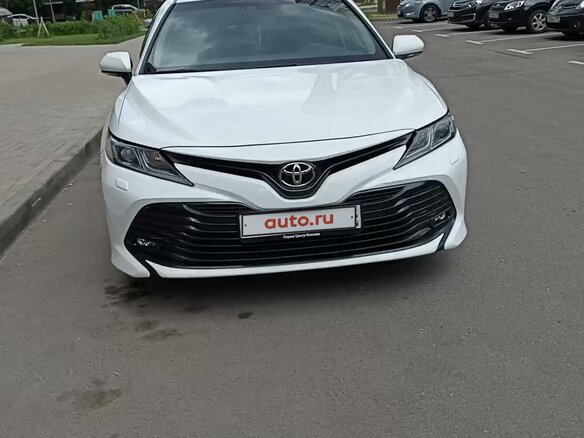 2019 Toyota Camry VIII (XV70), белый, 3100000 рублей - вид 3