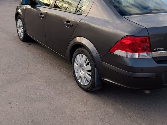 2010 Opel Astra H Рестайлинг, серый, 420000 рублей - вид 5